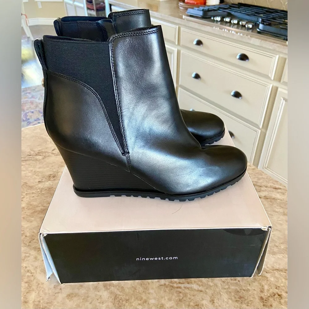 🟠 NINE WEST LEATHER CURTIS WEDGE ANKLE BOOTIE - BRAND NEW - WOMENS SIZE 9.5 🟠 - Picture 7 of 8